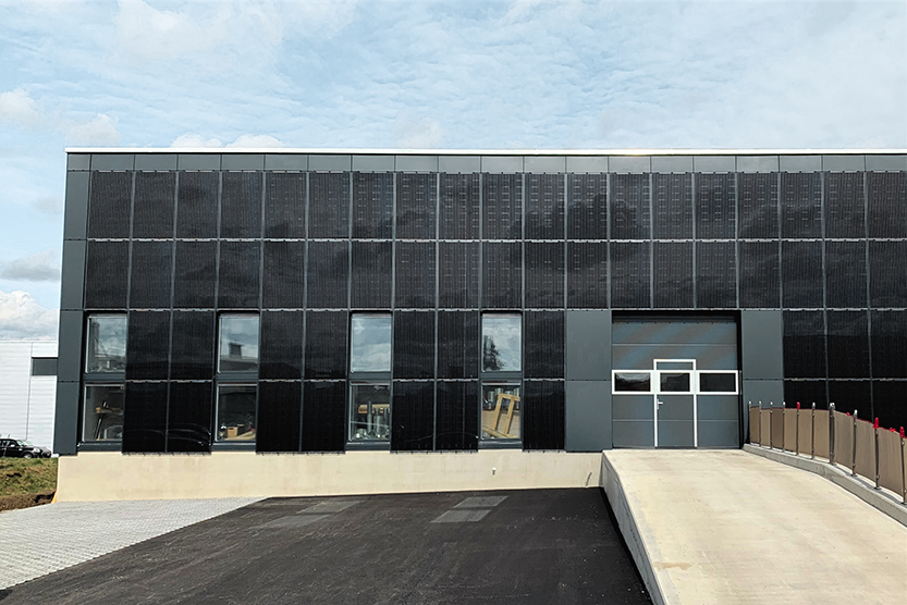 clevergie Photovoltaik Funktionale Fassade Industriegebäude