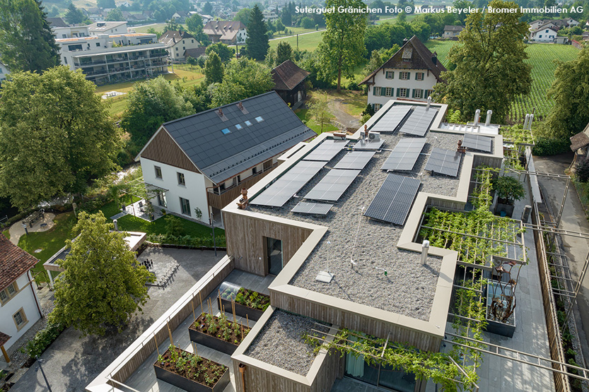 clevergie Photovoltaik Flachdach- & Indachanlage Mehrfamilienhäuser